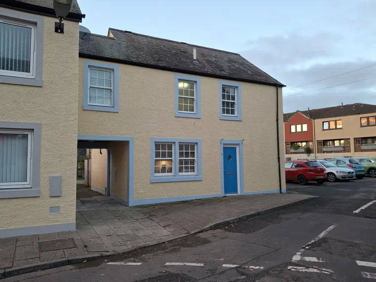 Repainted end terrace with tidy colour breaks at every reveal, quoin and cill.
